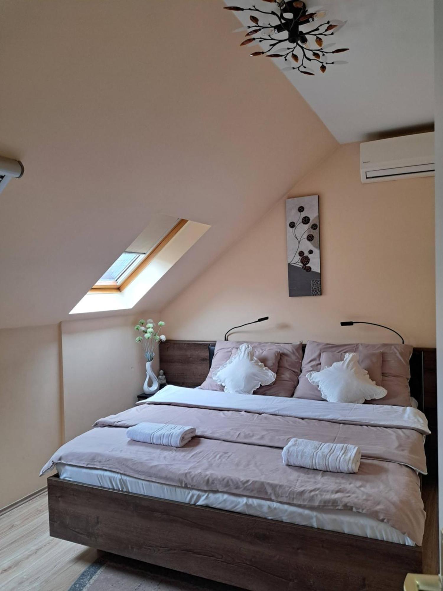 Orient Apartmanhaz Eger Exteriör bild