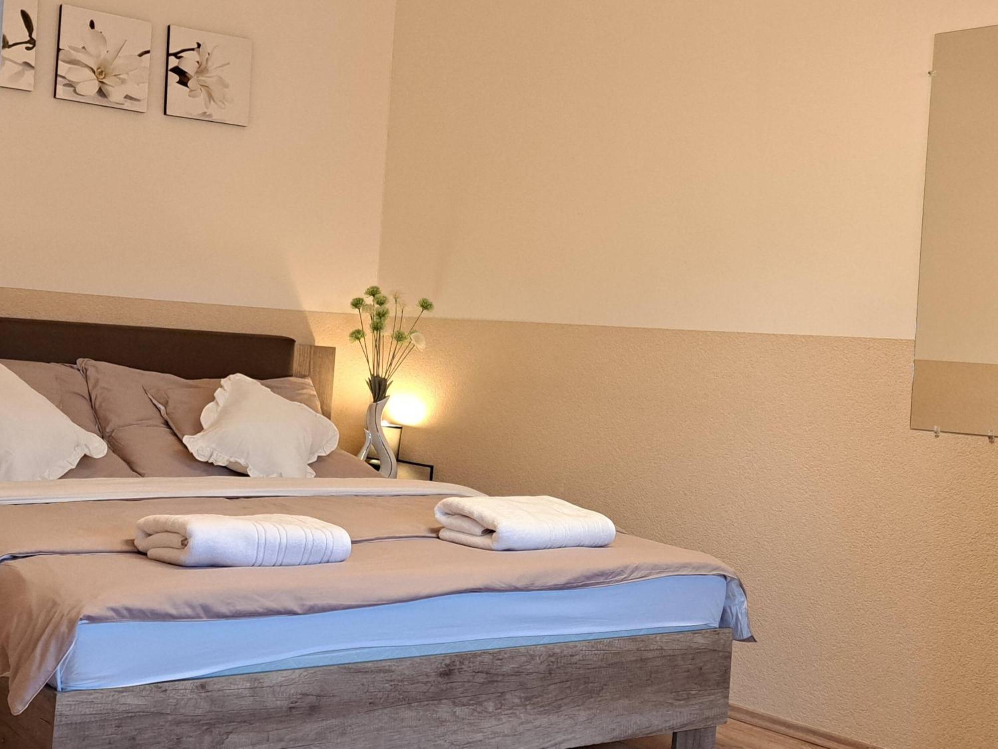 Orient Apartmanhaz Eger Exteriör bild
