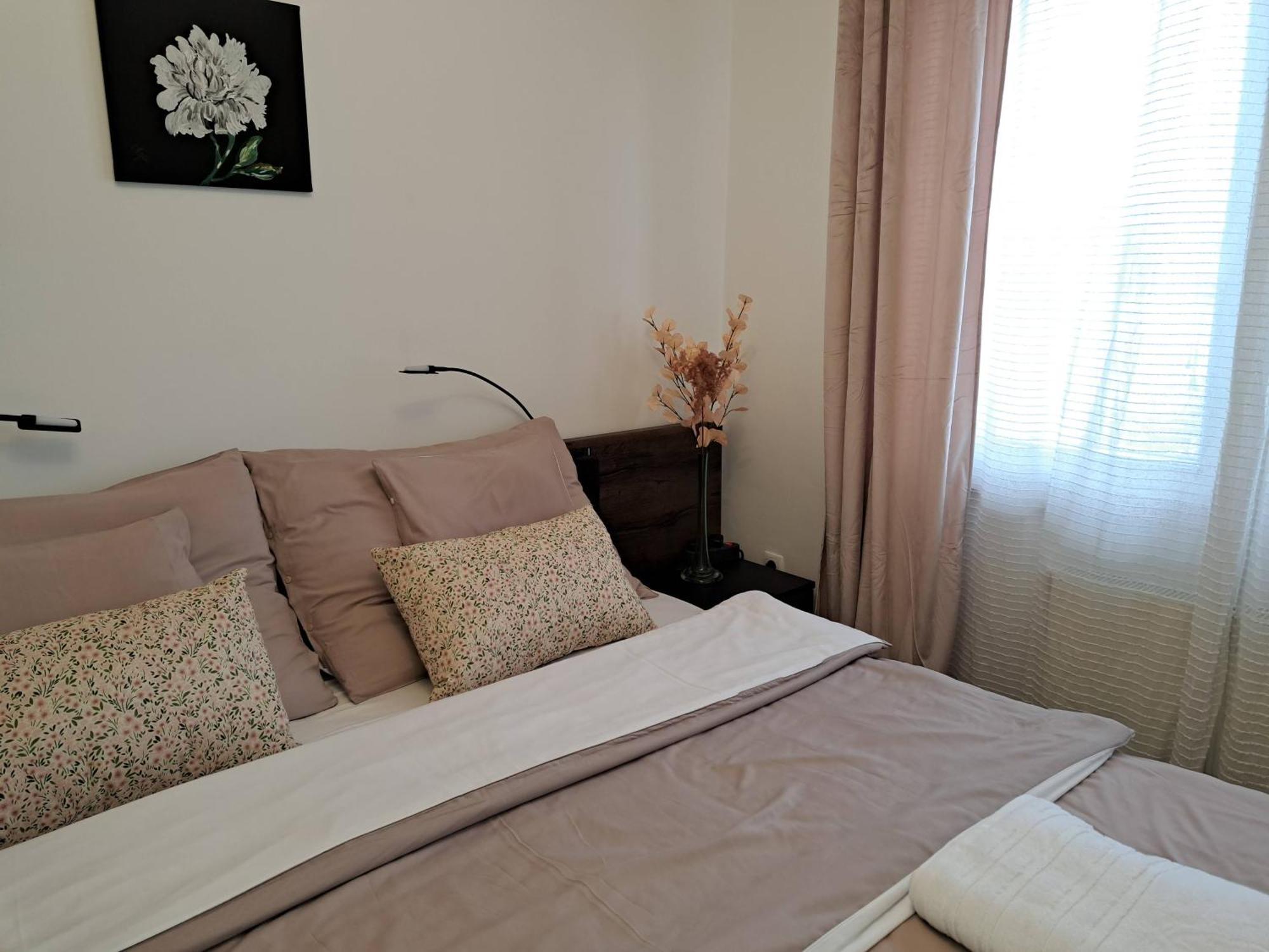 Orient Apartmanhaz Eger Exteriör bild