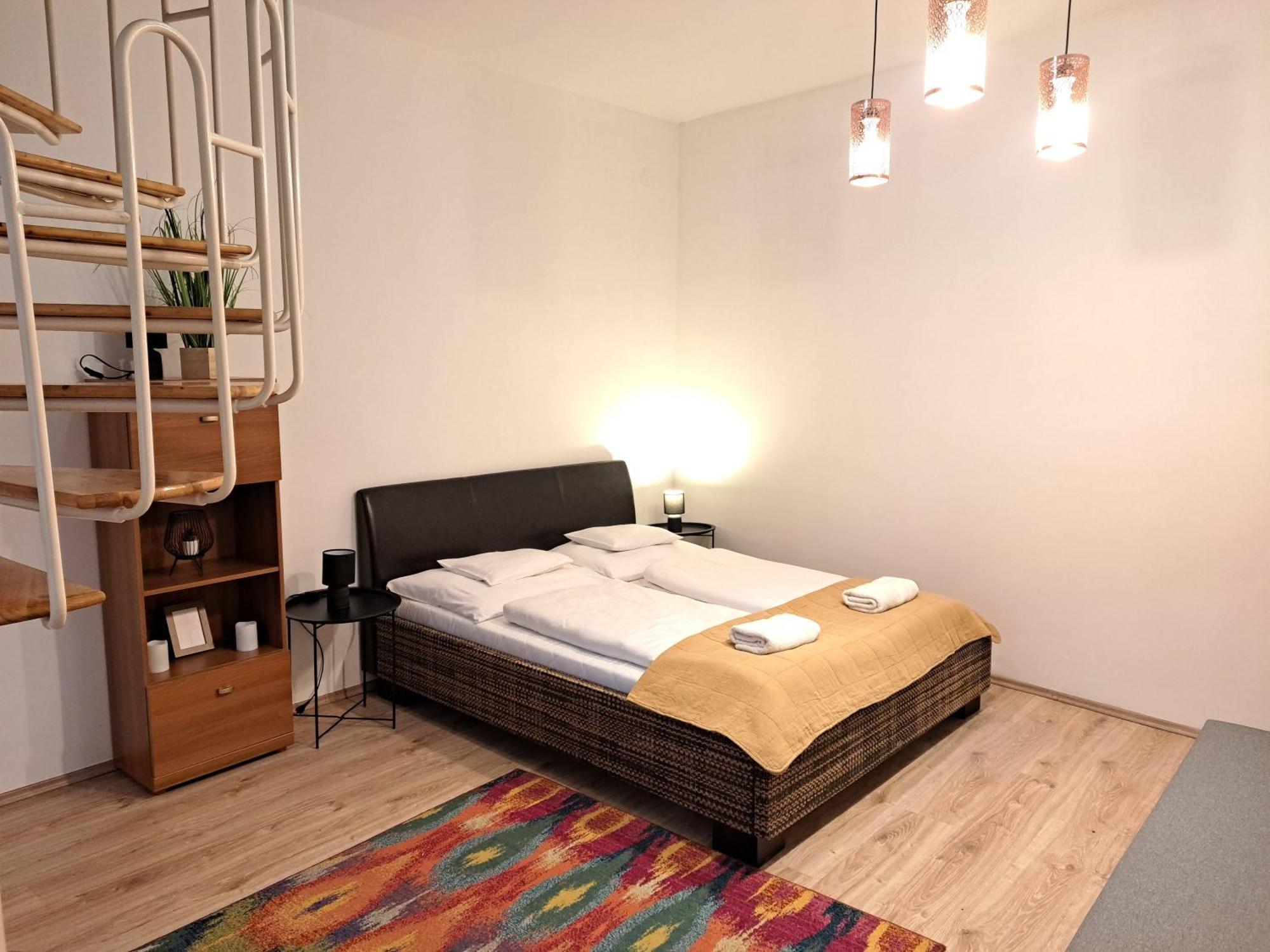 Orient Apartmanhaz Eger Exteriör bild