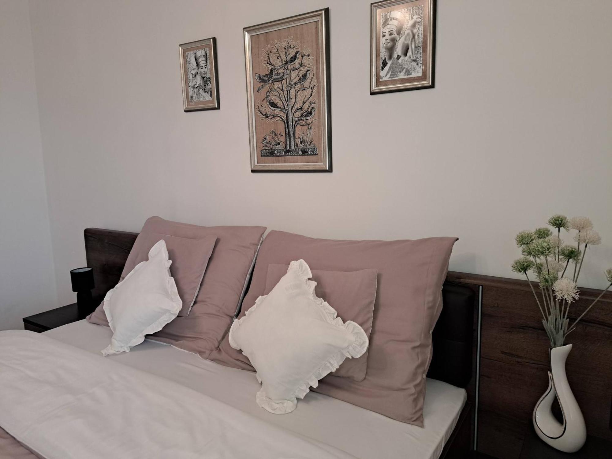 Orient Apartmanhaz Eger Exteriör bild