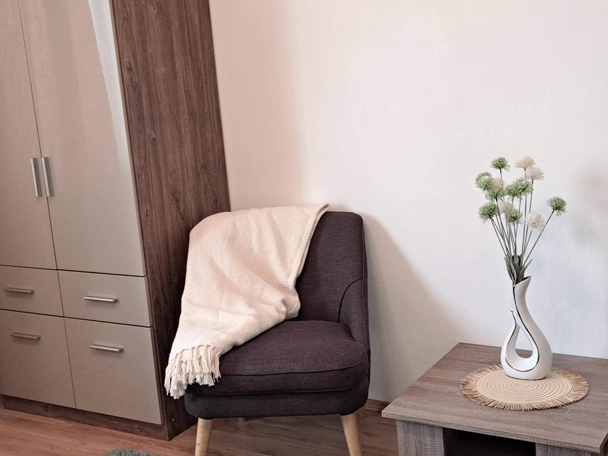 Orient Apartmanhaz Eger Exteriör bild