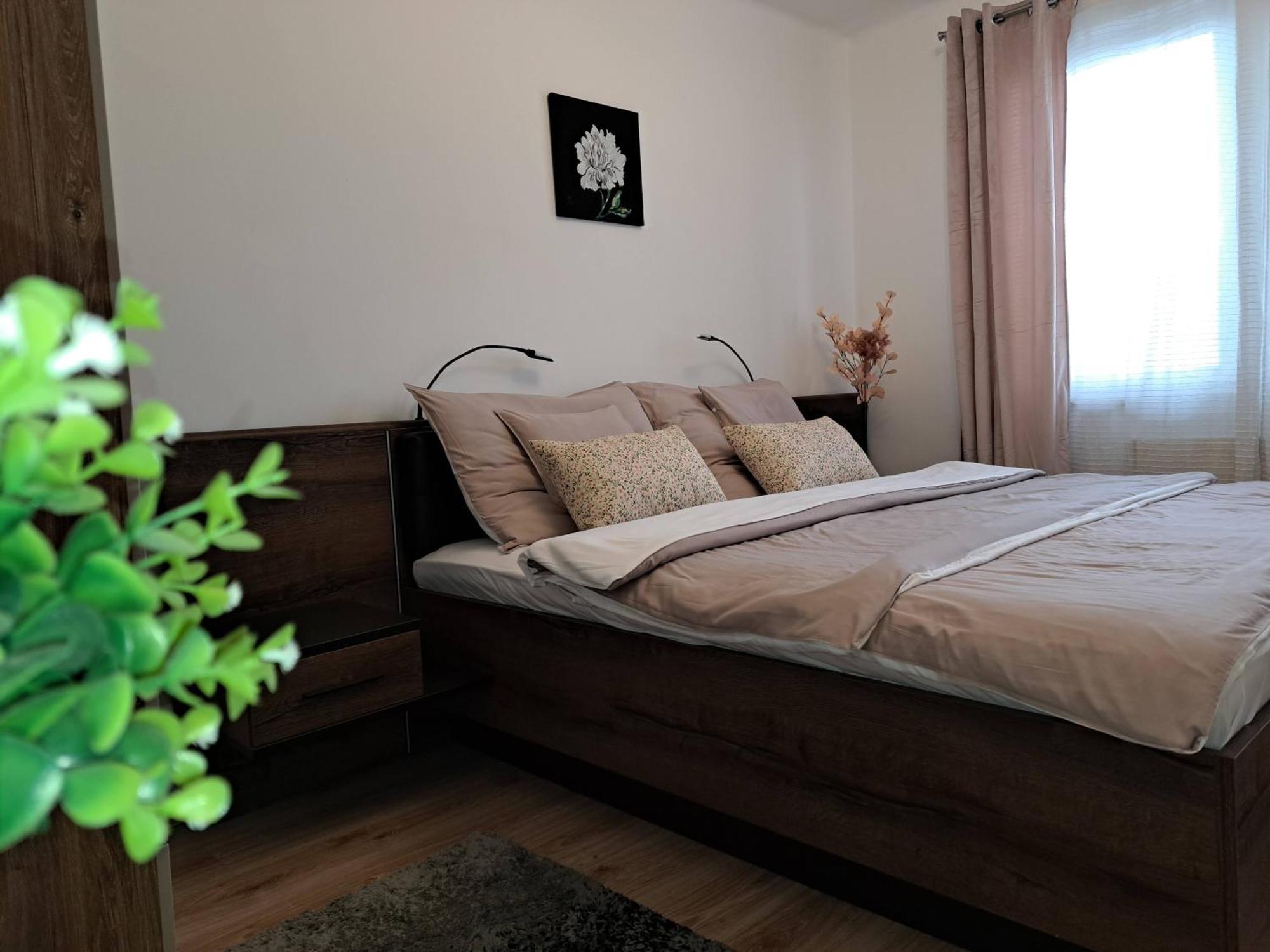 Orient Apartmanhaz Eger Exteriör bild