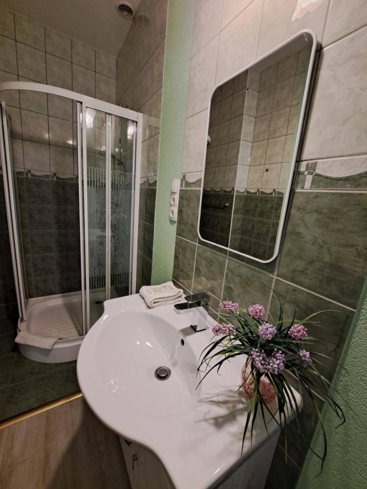 Orient Apartmanhaz Eger Exteriör bild