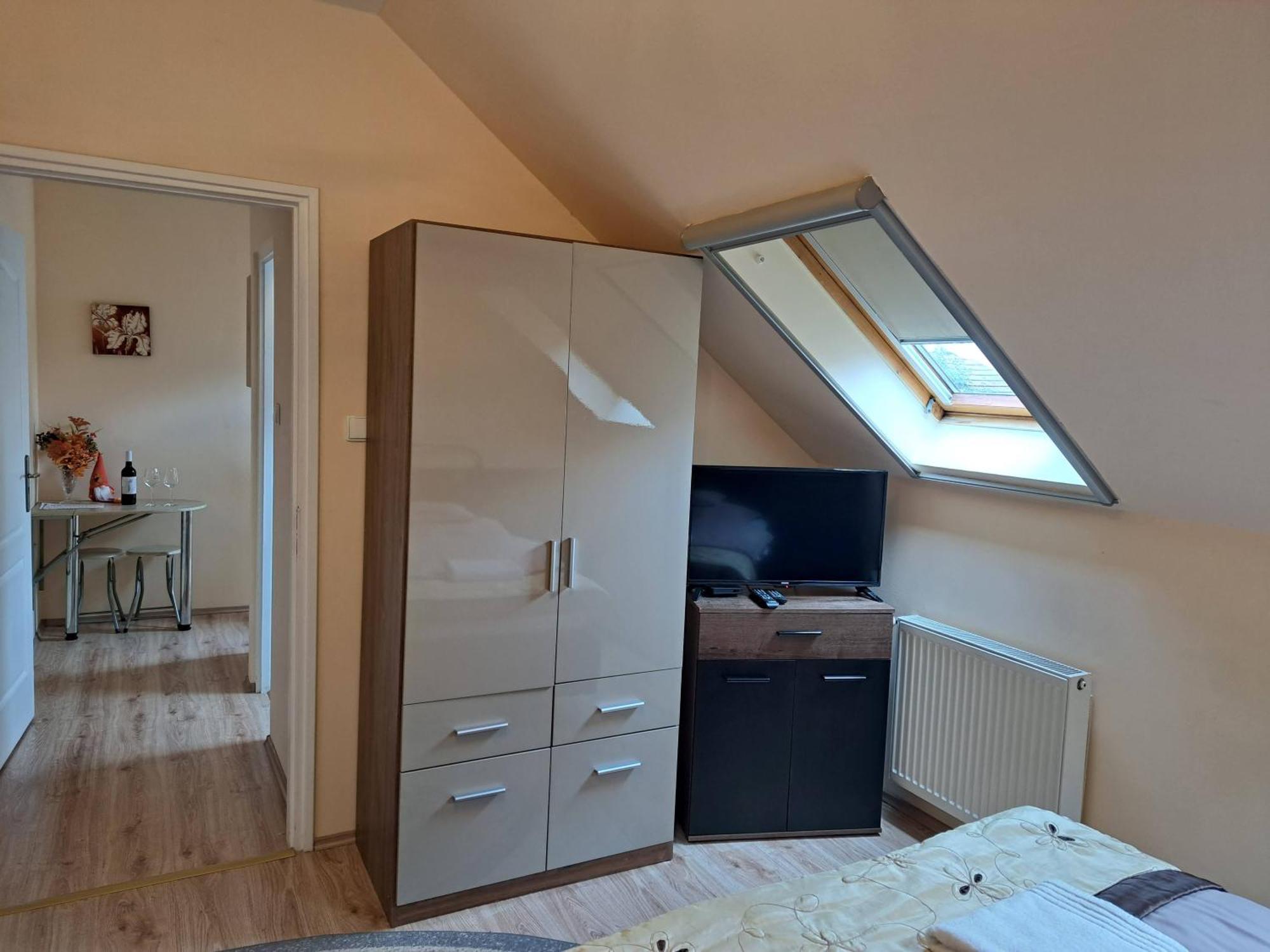Orient Apartmanhaz Eger Exteriör bild