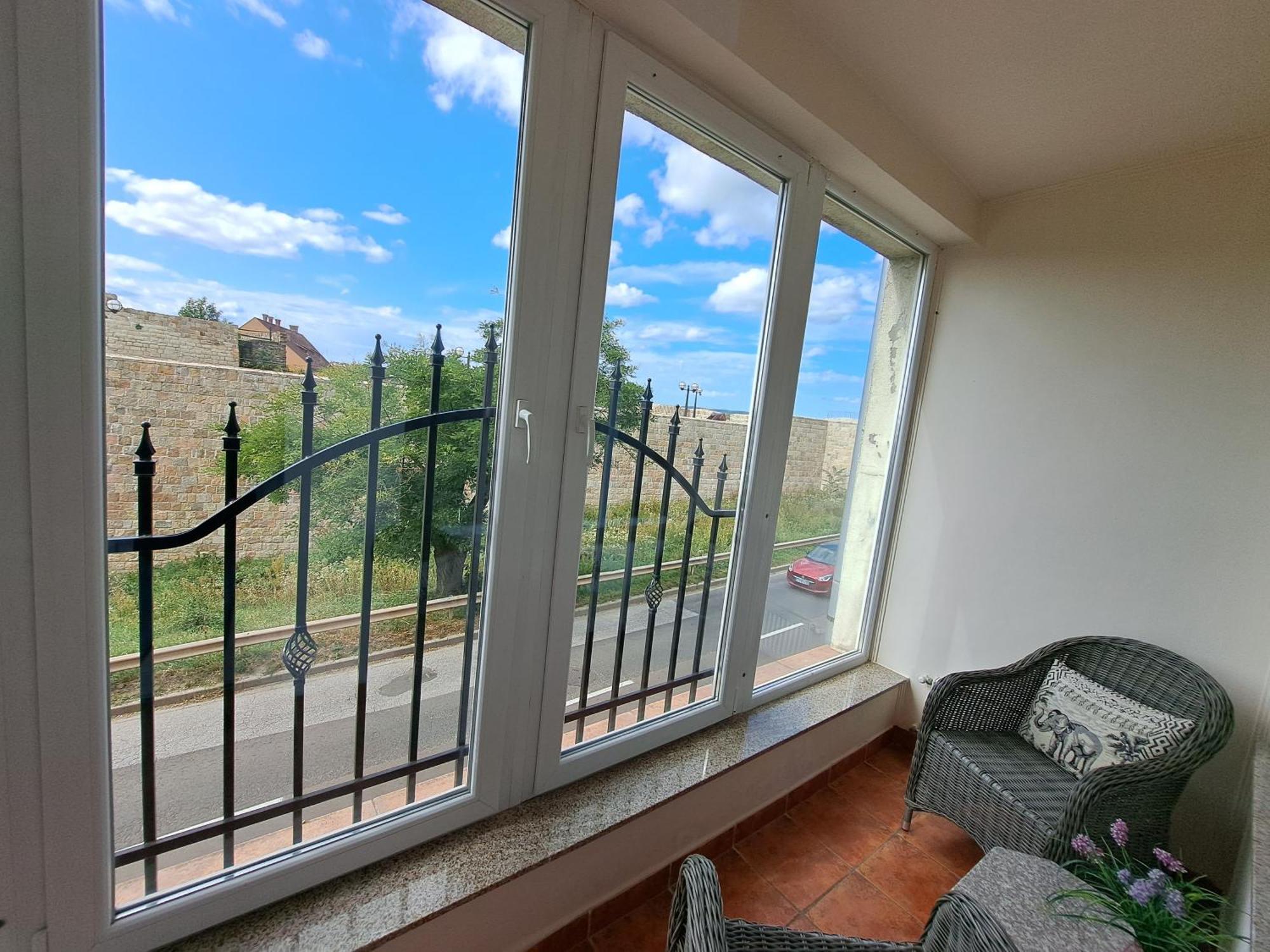Orient Apartmanhaz Eger Exteriör bild