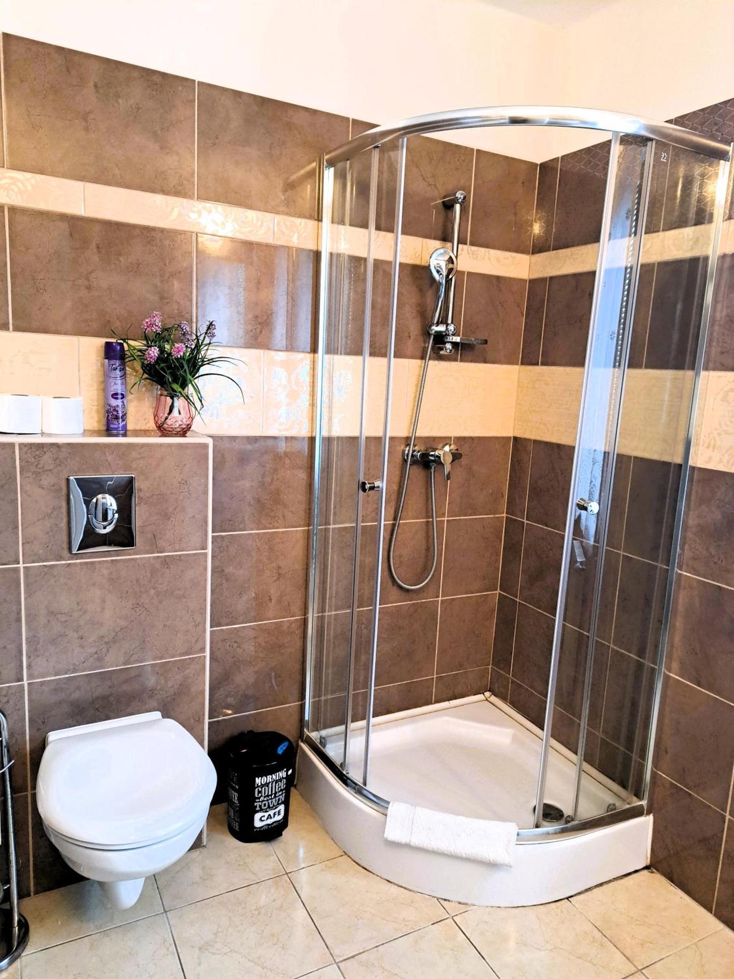 Orient Apartmanhaz Eger Exteriör bild