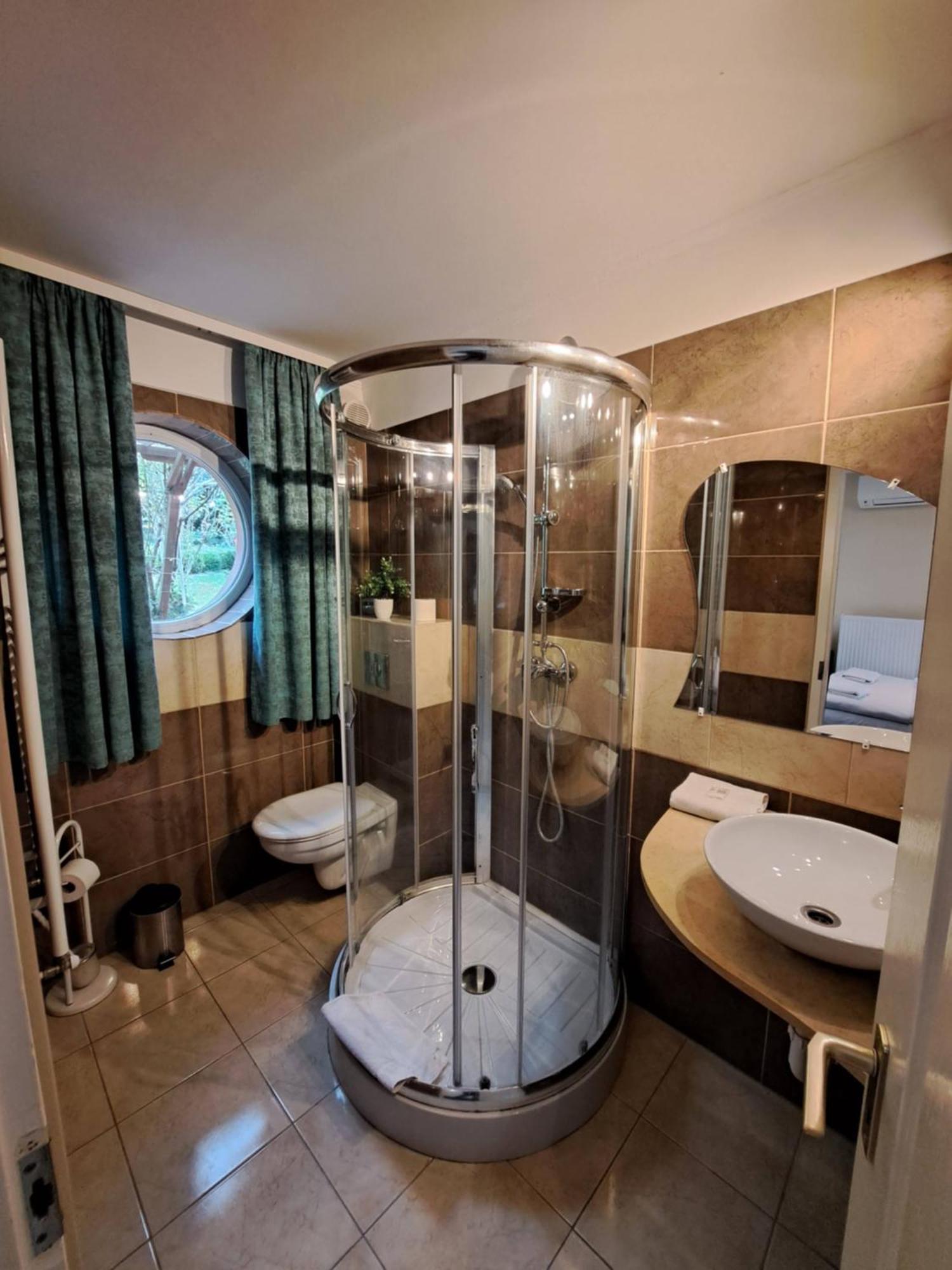 Orient Apartmanhaz Eger Exteriör bild