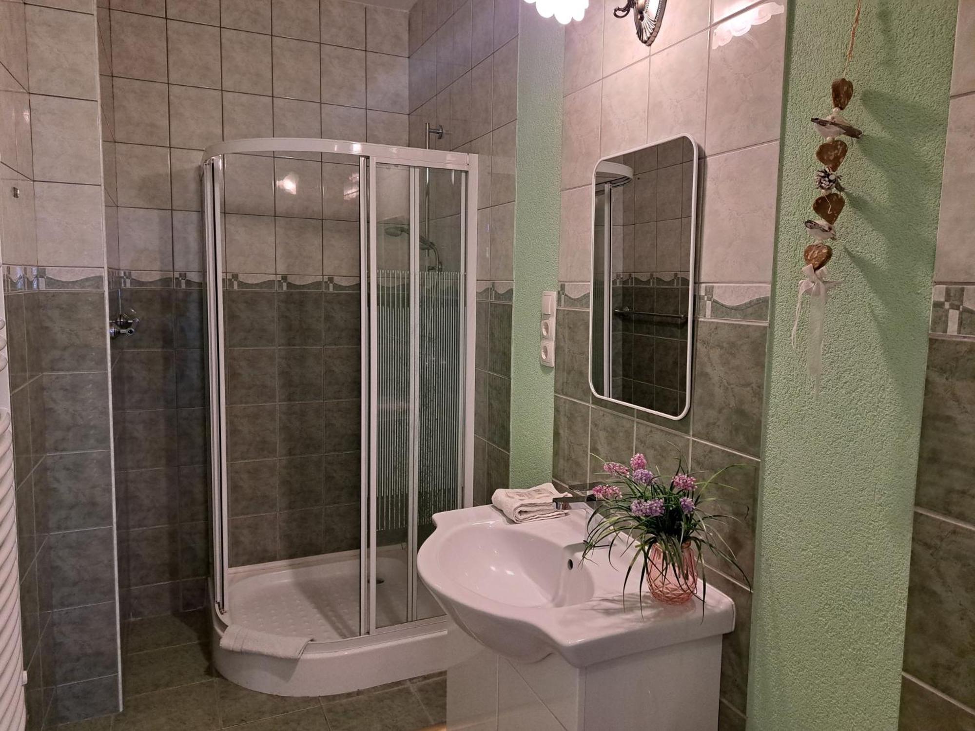Orient Apartmanhaz Eger Exteriör bild