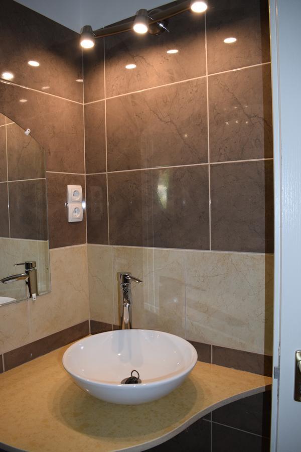 Orient Apartmanhaz Eger Exteriör bild