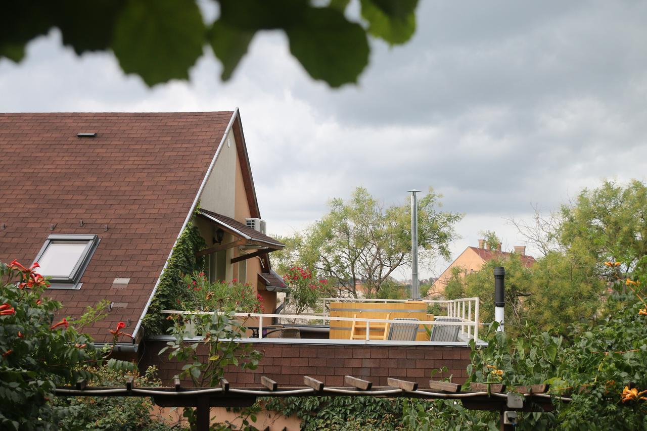 Orient Apartmanhaz Eger Exteriör bild