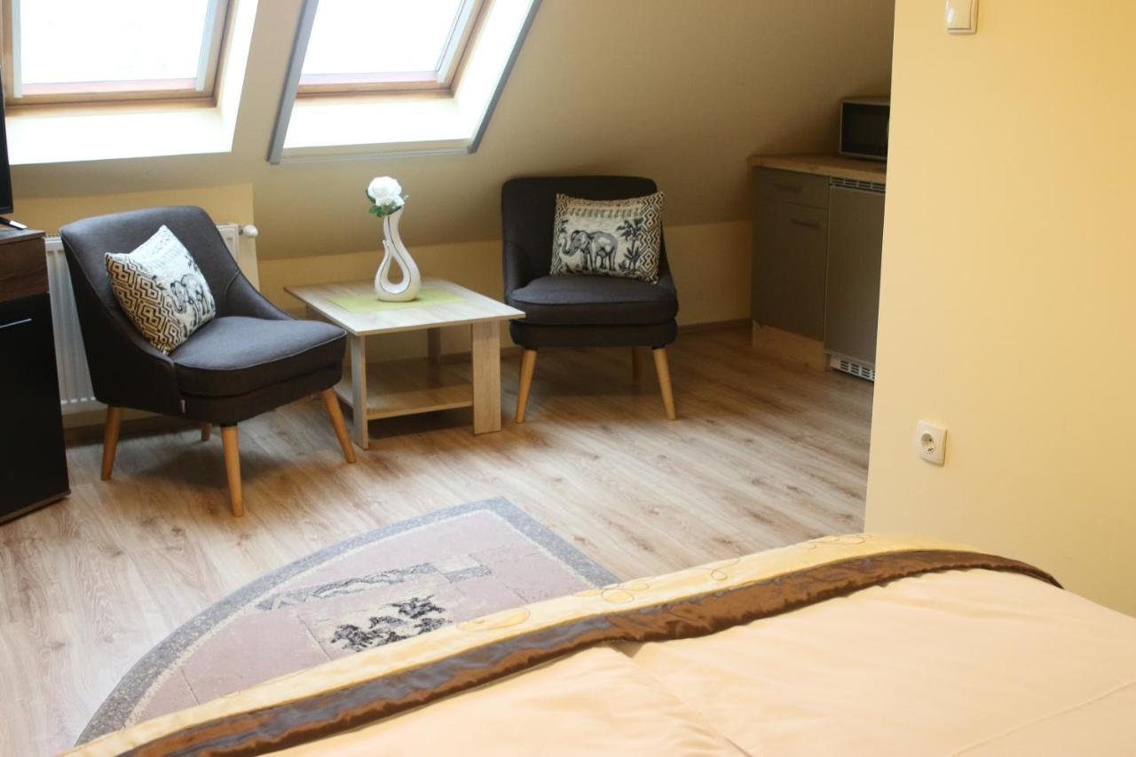Orient Apartmanhaz Eger Exteriör bild